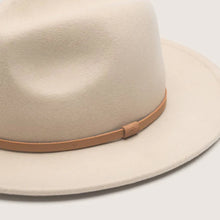 Load image into Gallery viewer, William Cream