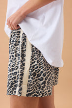 Load image into Gallery viewer, Mila Short - Leopard
