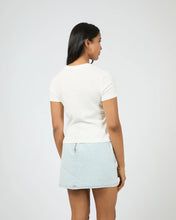 Load image into Gallery viewer, Via Santo Baby Tee Vintage White
