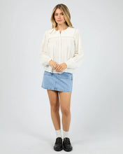 Load image into Gallery viewer, Lark Shirt - V White
