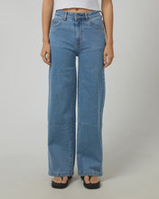 Load image into Gallery viewer, Jacqui Wide Leg Jean - Light Blue
