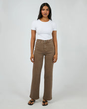 Load image into Gallery viewer, Jacqui Wide Leg Jean - Cocoa
