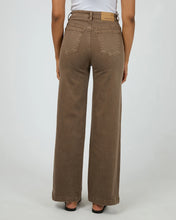 Load image into Gallery viewer, Jacqui Wide Leg Jean - Cocoa
