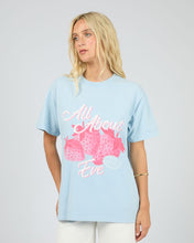 Load image into Gallery viewer, Berry Market Relaxed Tee - Blu
