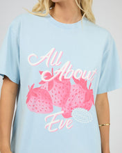 Load image into Gallery viewer, Berry Market Relaxed Tee - Blu
