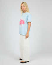 Load image into Gallery viewer, Berry Market Relaxed Tee - Blu
